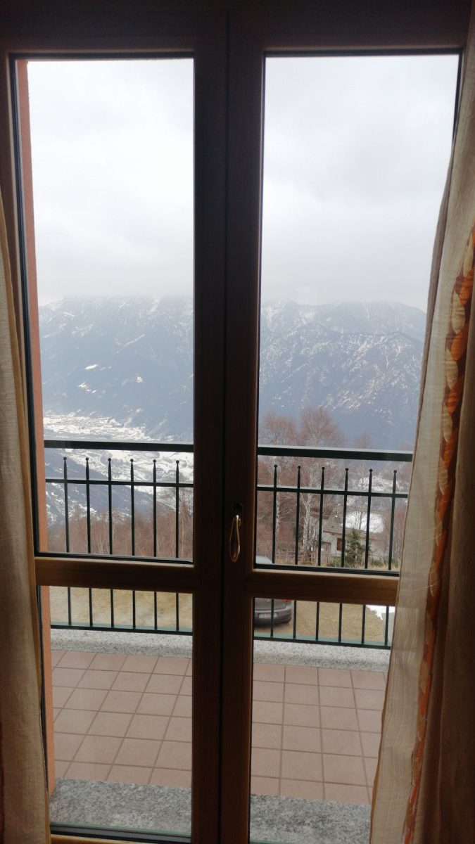 balcone delle camere del rifugio shambalà