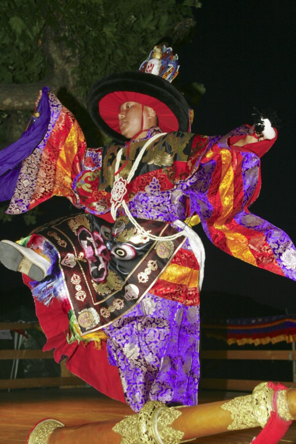 Tibetan costume and dance