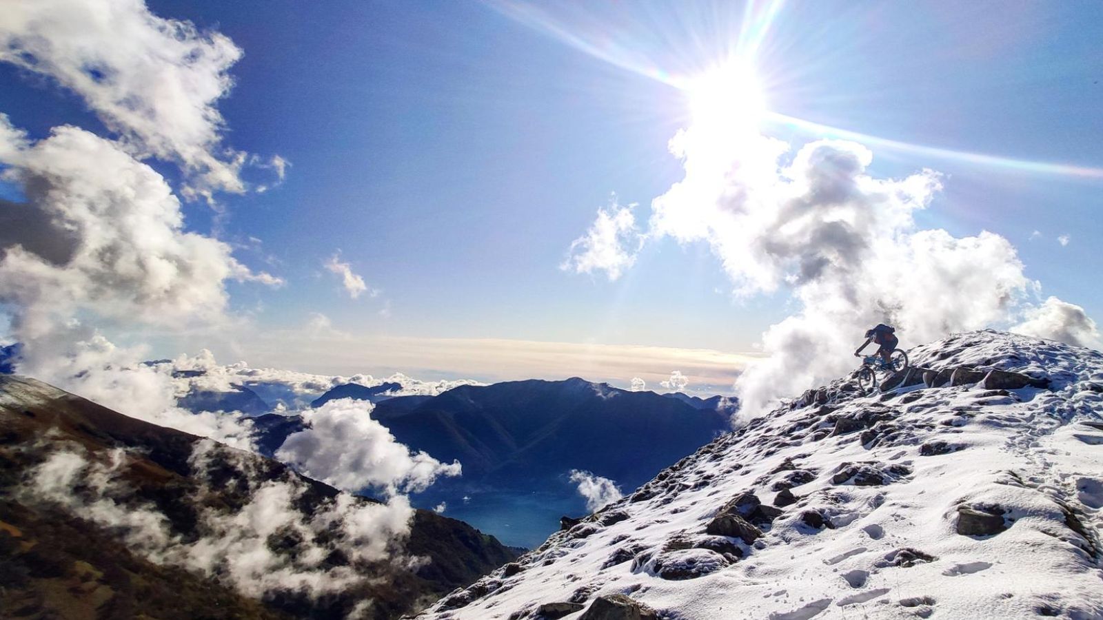 Winterpanorama der Alpe Giumello