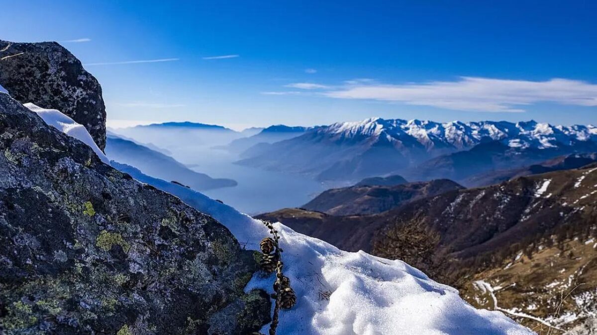 Vista sul lago di como con le ciaspolate a Giumello